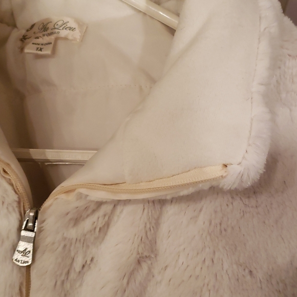 Faux fur vest - Picture 3 of 6